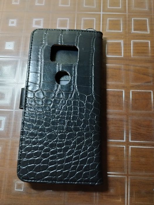 Чехлы на телефон