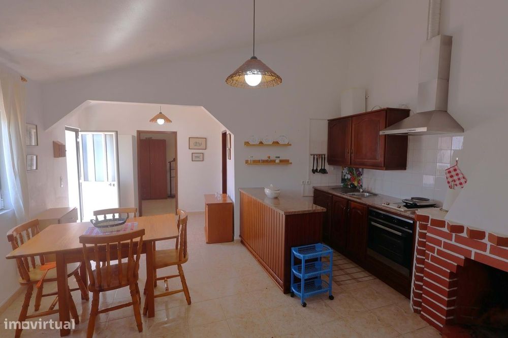 Moradia térrea T2 com Pátio, Estacionamento e Terreno Independente – F