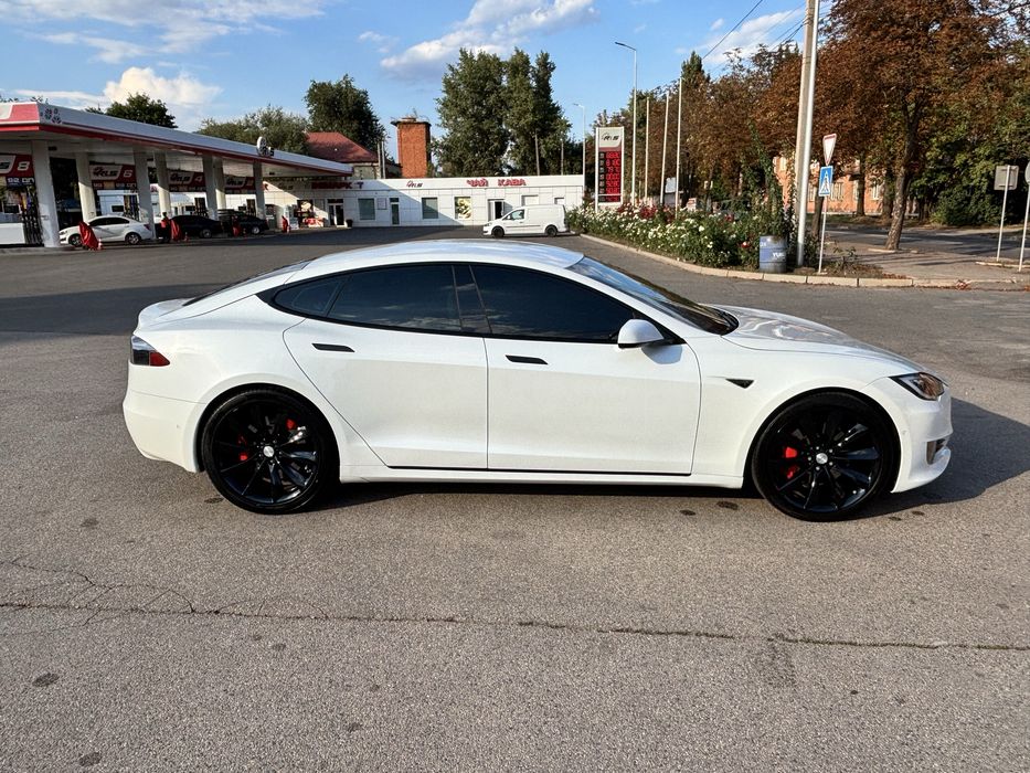 Tesla model S 75