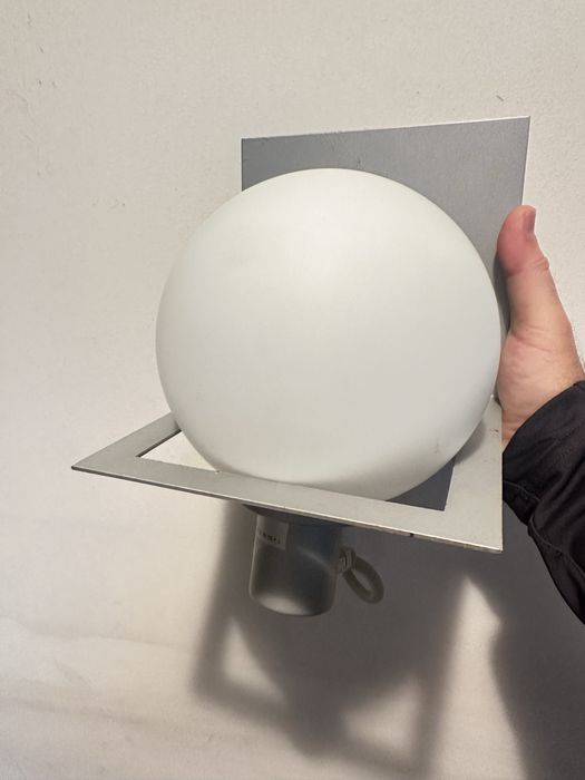 Candeeiro de parede em muito bom estado