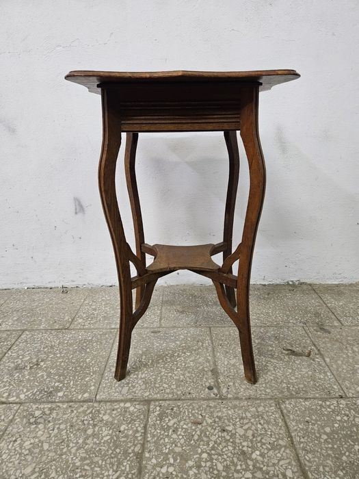 Stolik kwietnik z otwieranym blatem /