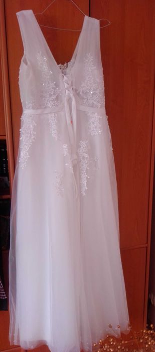 Elegancka suknia ślubna koronkowa perły