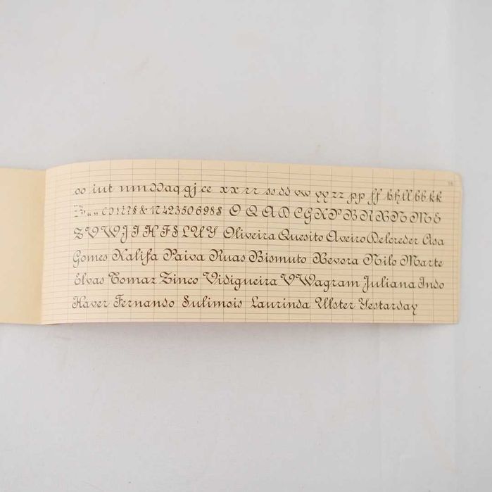 Livro "Modelos de Caligrafia para o Ensino da Letra Francesa"