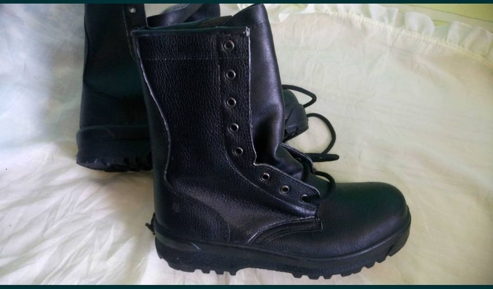 Продаются новые зимние берцы 42 р.