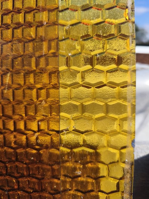 Dwie szyby szklane o wymiarach 57,5cm x 149cm