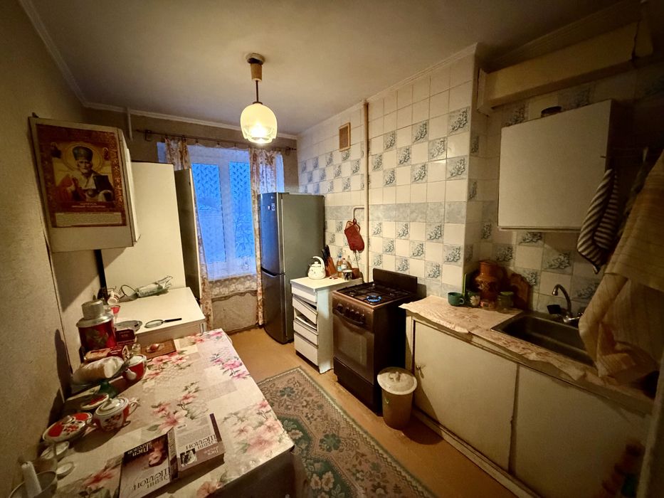 Продаж  3 кімнатної квартири  вул. Світла , р-н Ліски .