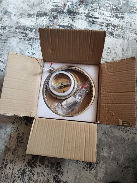 Лед люстра на стелю