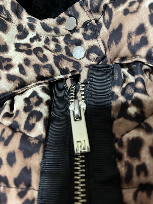 фірмова курточка 18-24 більшомірить