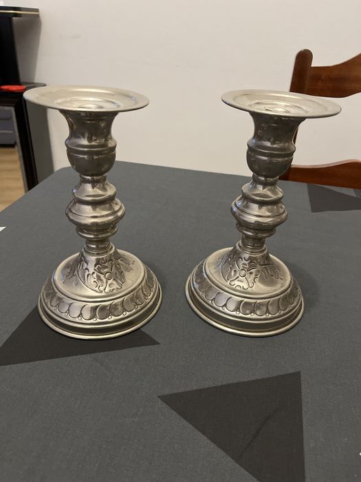 Dois castiçais em estanho