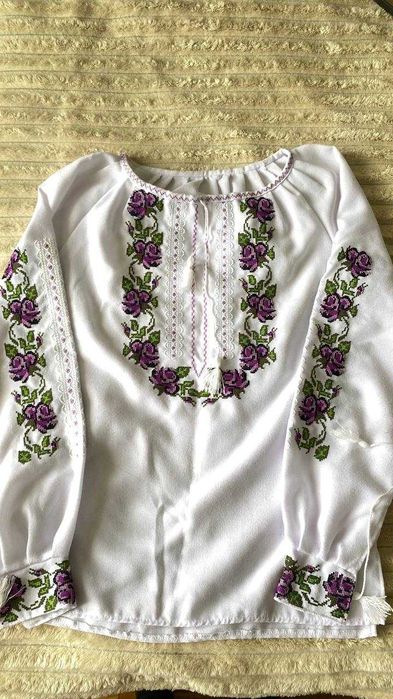 біла вишита сорочка