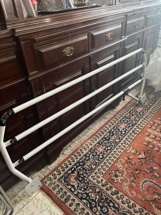 Vendo Grade/corrimão de cama rebatível p/adulto
