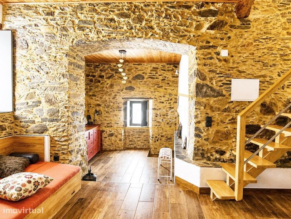 Alojamento local|| Moradia T3|| 2 pisos|| Castanheira de pera||