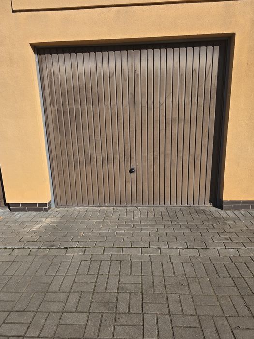 Sprzedam Garaż  dodatkowa wnęka na mały warsztacik