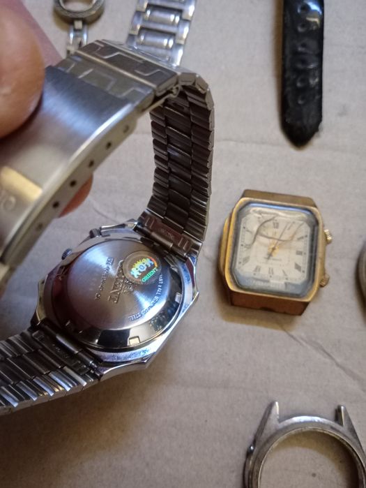 Продам наручные часы.