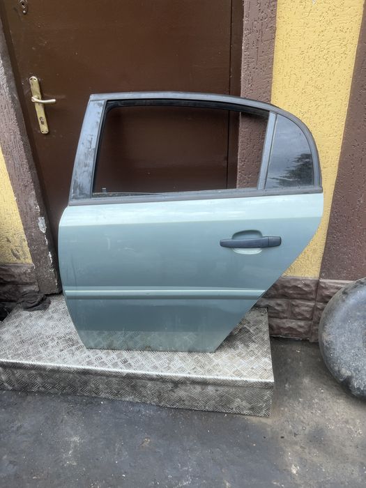 Дверь зад левая седан Opel vectra c опель вектра с год 04