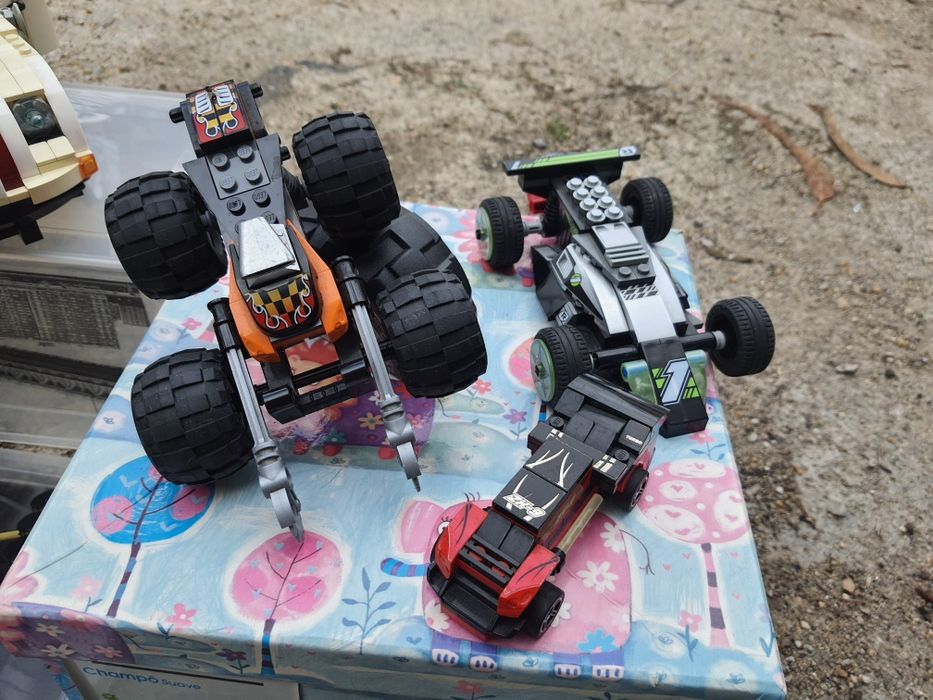 5 Carros lego (já montados)