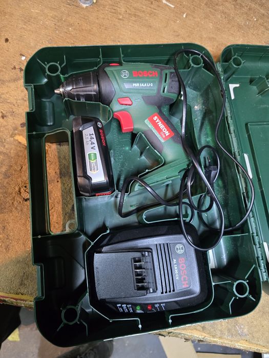 Wkrętarka Bosch z ładowarką I baterią