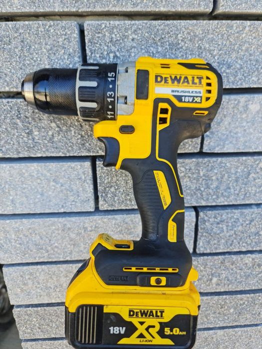 Безщітковий шуруповерт DeWalt dcd 791