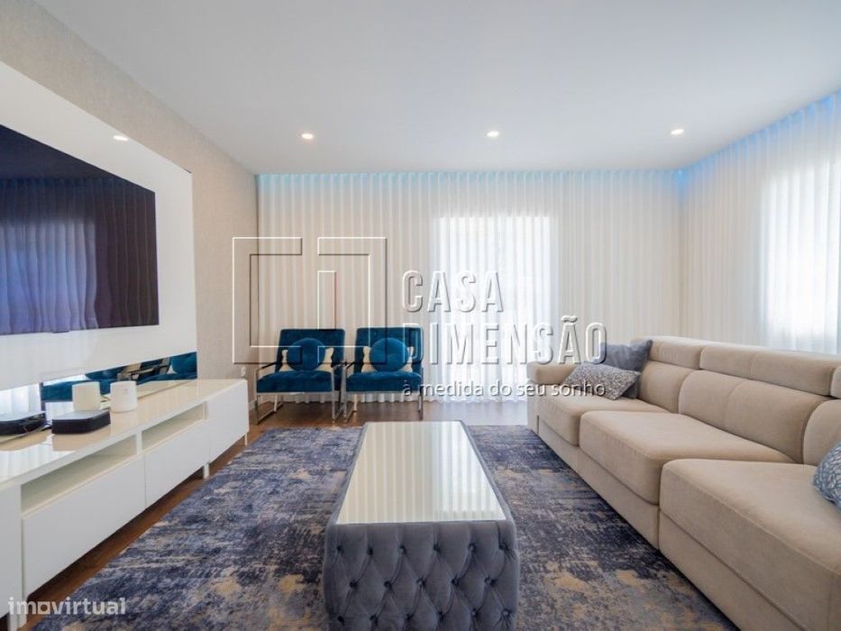 Apartamento de tipologia T2 com Terraço na Serra de Carnaxide, como...