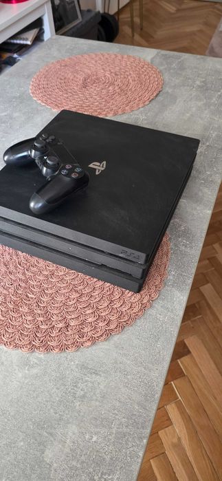 Ps4 Pro play Station 1000Gb, oryginalny Pad, okablowanie. Gry.