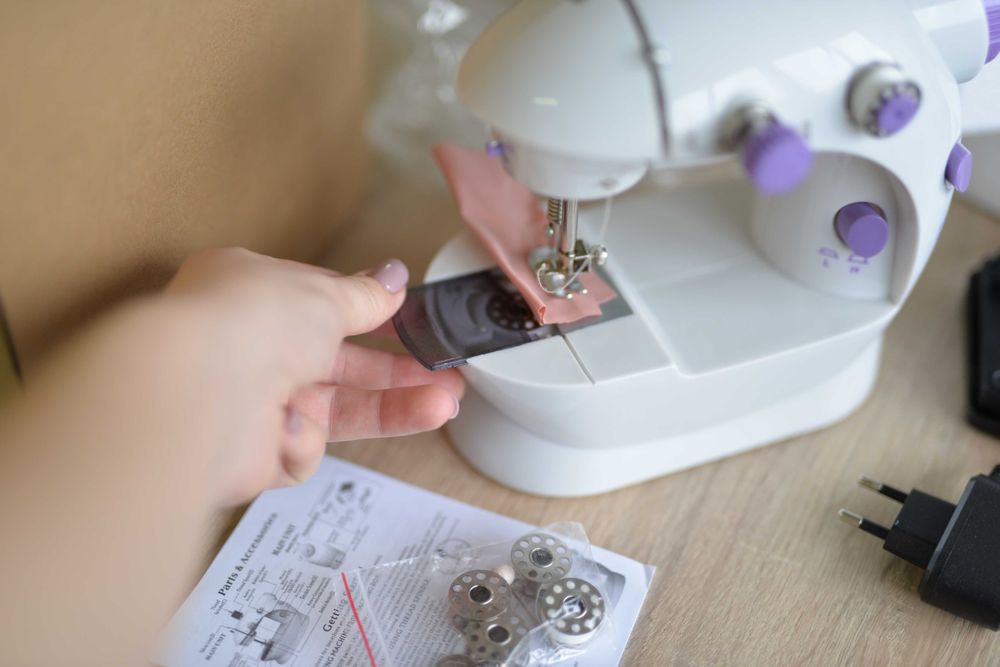 Електрична швейна машинка 6V  з аксесуарами