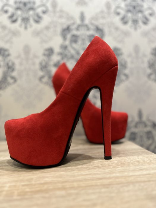 Туфли лабутены красные замшевые 36 р 16 см каблук