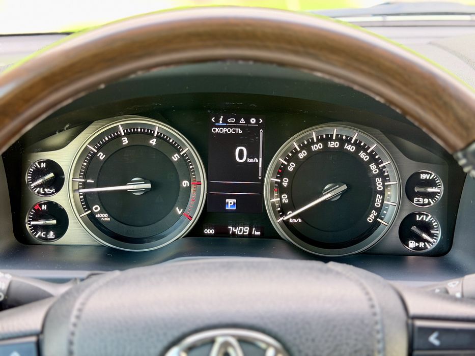 Toyota Land Cruiser 200 4.6 AT 2019 Official