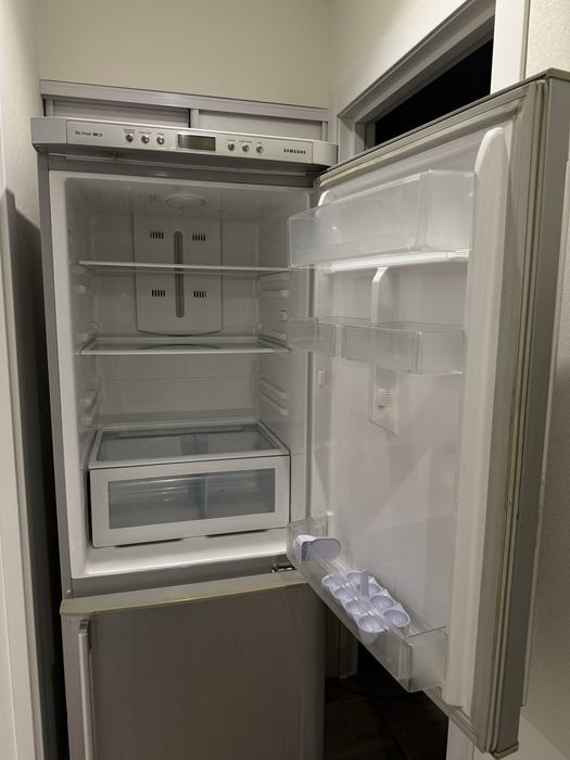 Холодильниа Samsung (no frost)