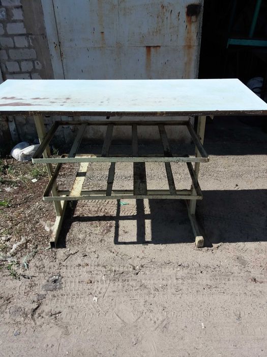 Столы для офиса, кафе, кухни, летней площадки.