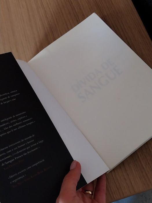 Livro "Dívida de Sangue" da autora Charlaine Harris