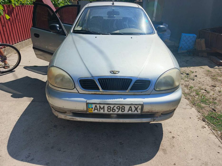 продам машину 2005 року