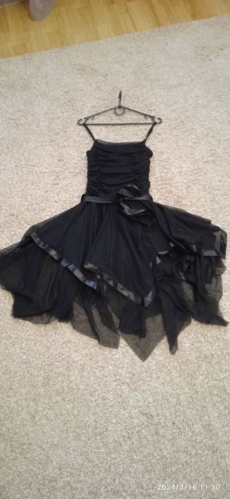 Вечірні сукні в ідеальному стані