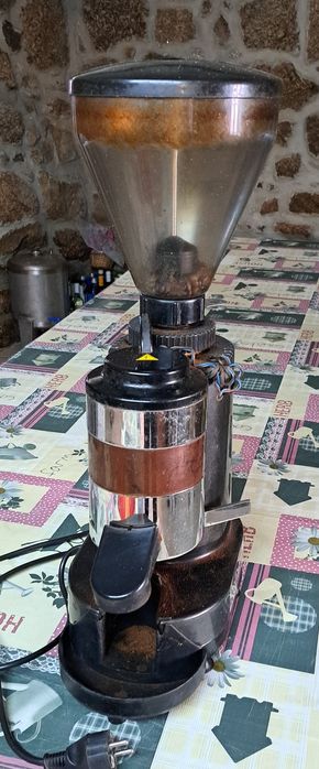 Maquina de café e moinho