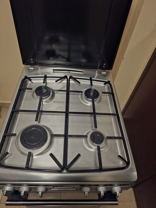 Sprzedam  kuchenka  gazowo- elektryczna  Amica