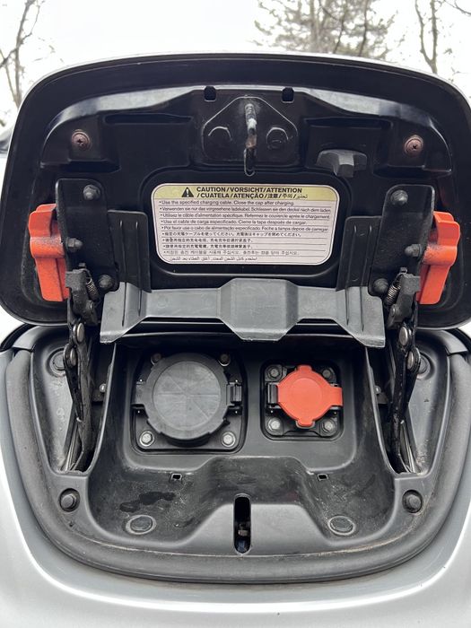 Продам Nissan Leaf 9/12 . Возможен обмен