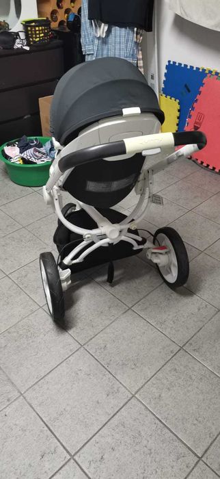 Carrinho Bebé Quinny Moodd Black Irony + ovinho Besafe Izi Go modular