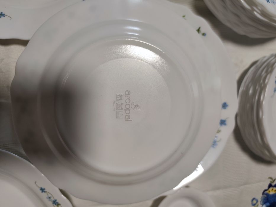 Serviço de mesa Arcopal Miosótis 48 peças,com oferta de 47 copos