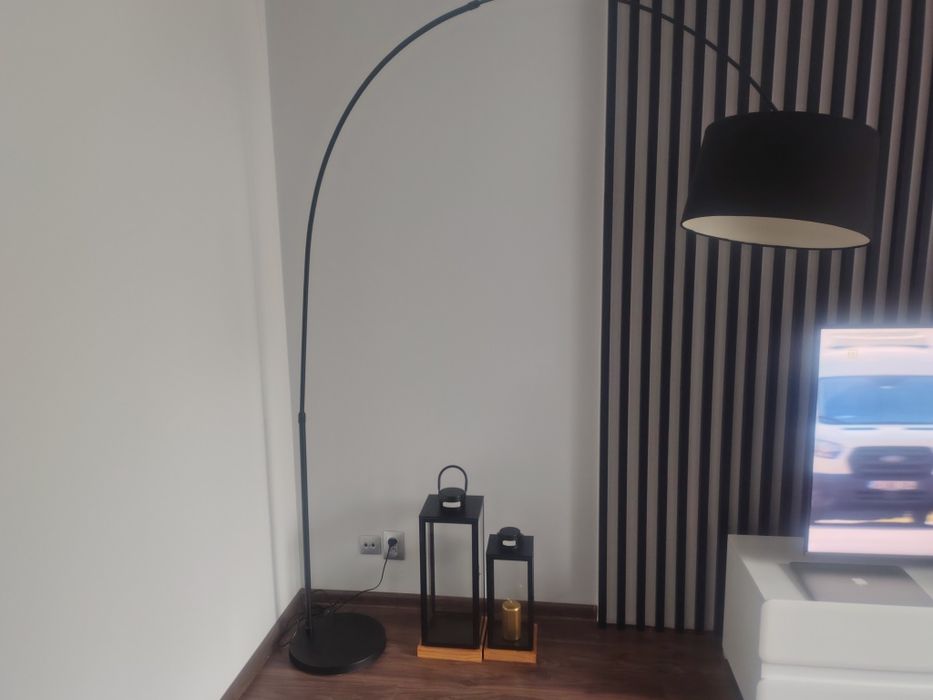 Lampa podłogowa czarna