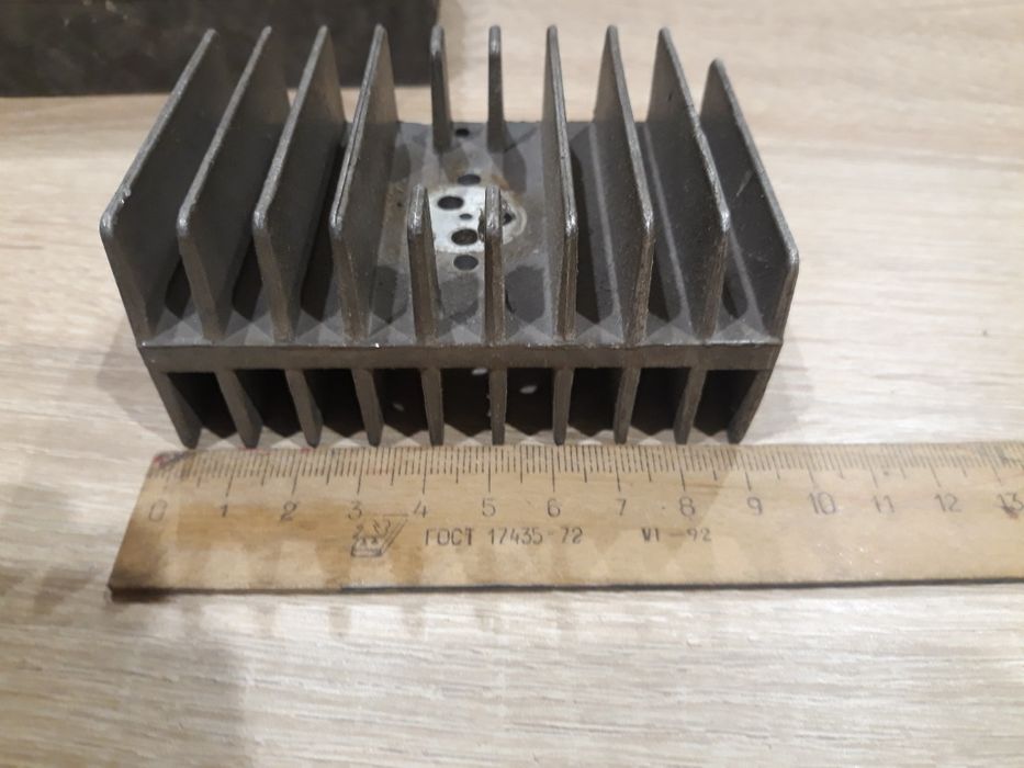 Радиатор аллюминевый . Предохранители с колодками