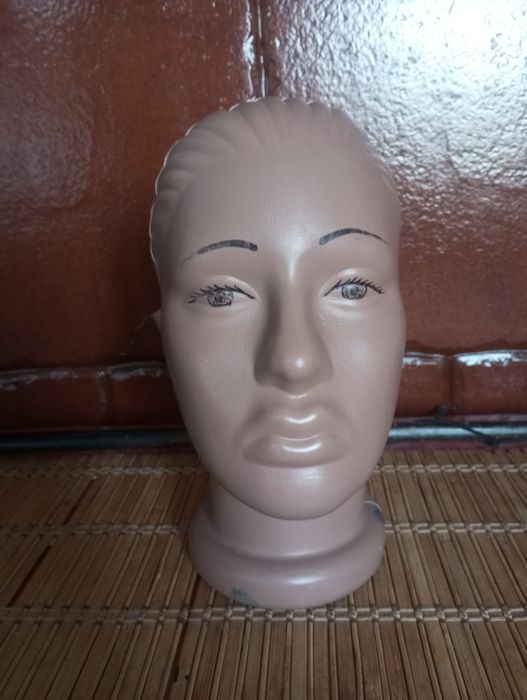 Продам манекен, торсы женские, столы раскладные торговые.