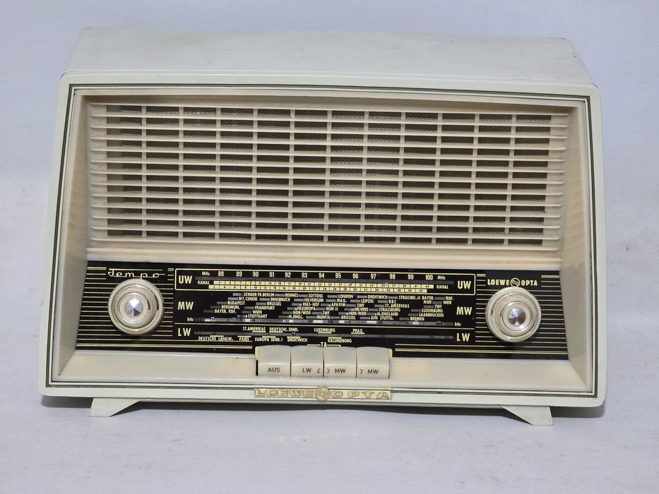 Rádio antigo reparado Loewe-Opta