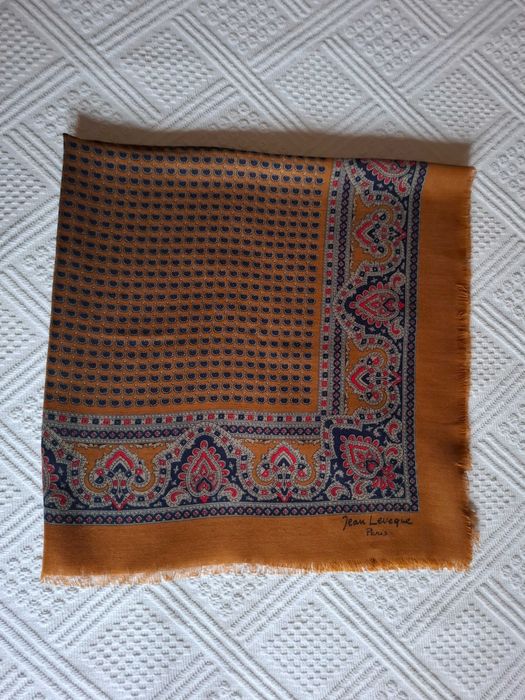 Lenços de Pescoço Quadrados ( Dois )