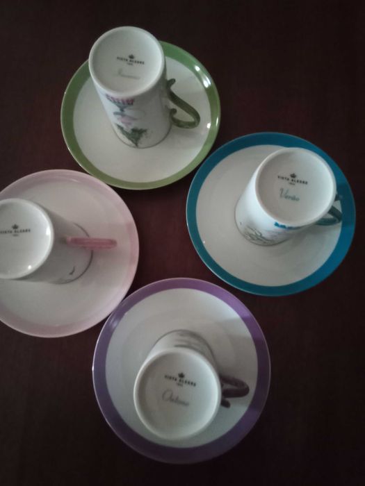Chávenas diversas em porcelana