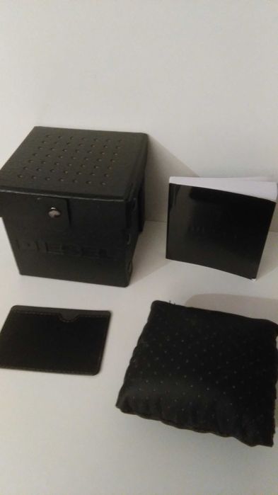 Sprzedam Etui Do Zegarka DIESEL