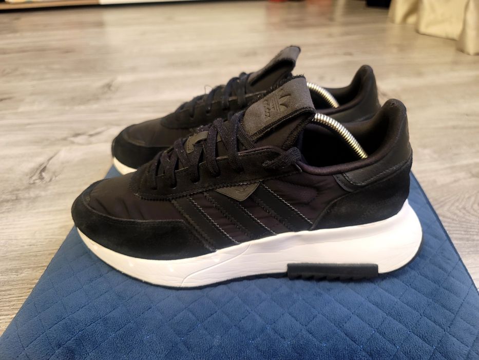 Продам фірмові кросівки Adidas Retropy F2