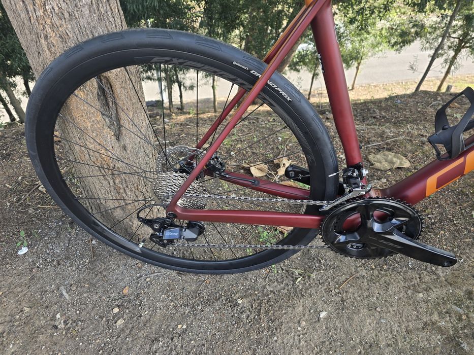 Bicicleta carbono disco 12x2v nova