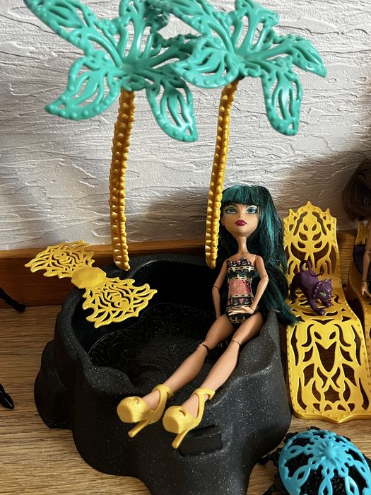 Ляльки Monster High і аксесуари до них