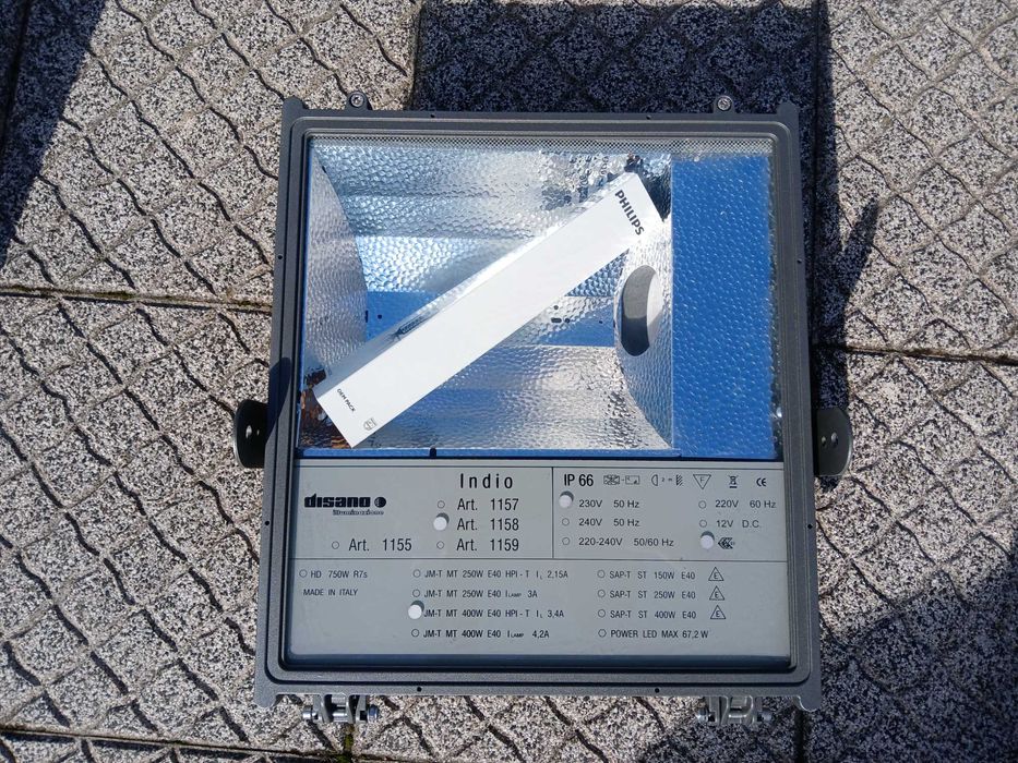 Projetores novos marca Disano