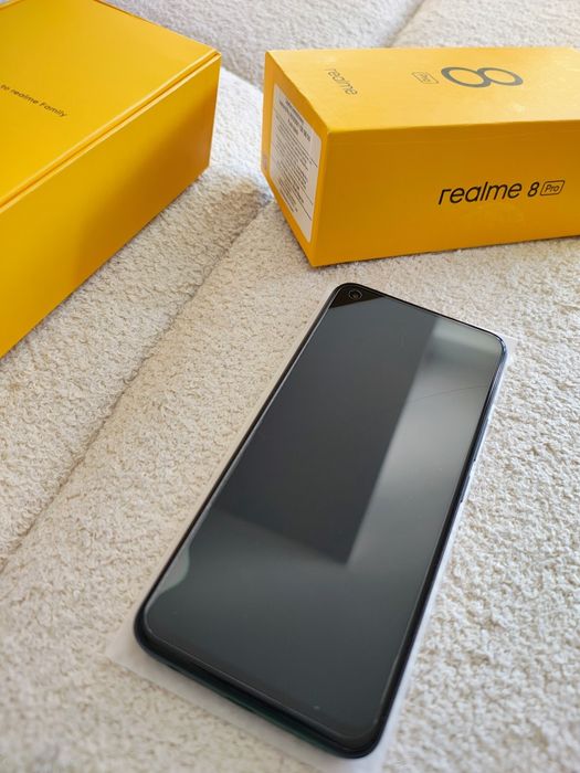 Realme 8 pro , folia na wyświetlaczu od nowości