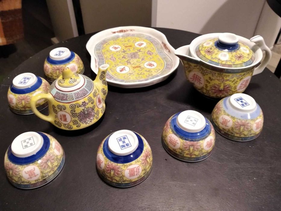 Два церемониальный чайных сервиза